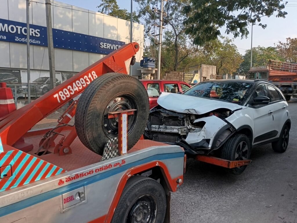 24/7 Car Towing in Choutuppal β Manikanta Car Towing Flatbed tow truck transporting a car in Choutuppal